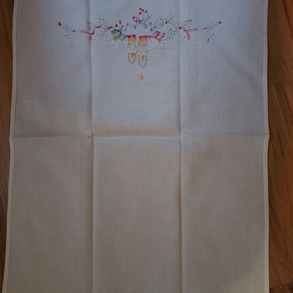 Embroidered Christmas Fingertip Guest Tea Towels 2 Vintage Cotton Candles Gifts - Picture 6 of 9